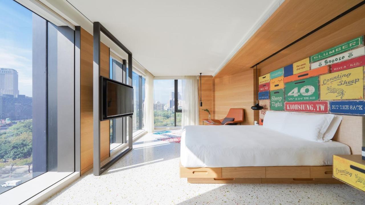 Hotel Indigo Kaohsiung Central Park, an IHG Hotel Bagian luar foto A bedroom at the Standard East Village